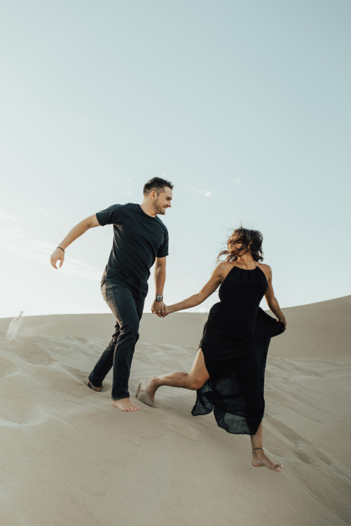 sand dunes couples photoshoot