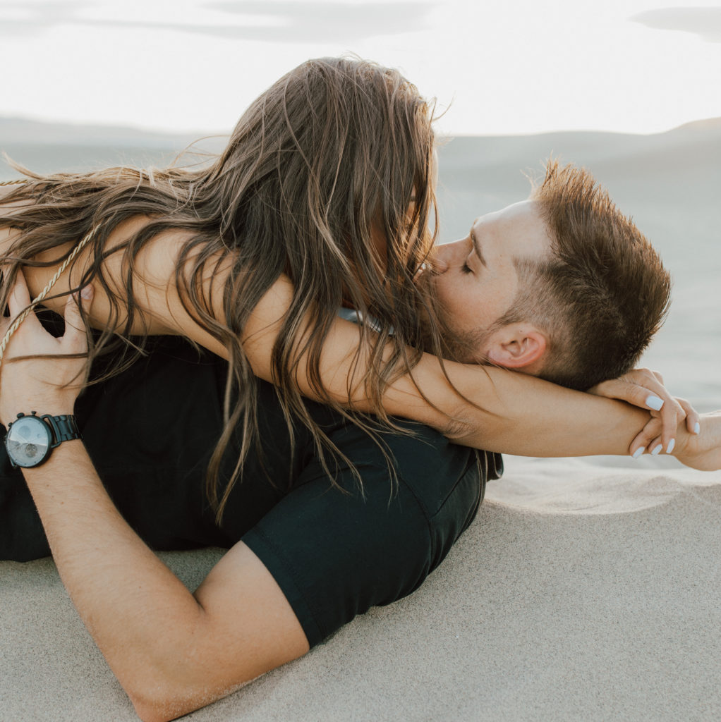 sand dunes couples photoshoot