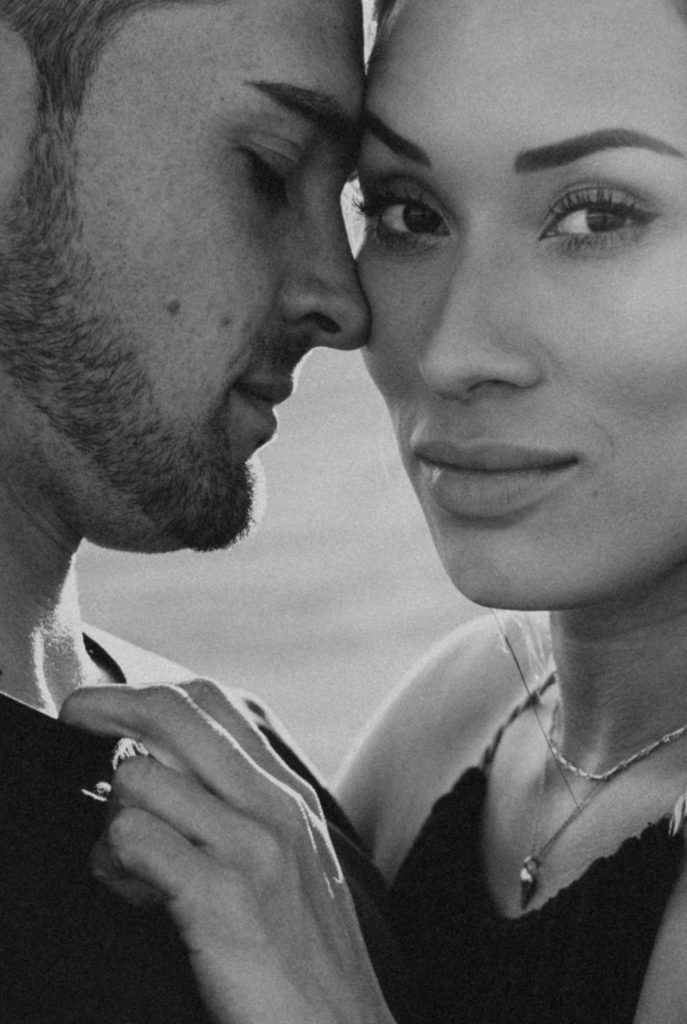 sand dunes couples photoshoot