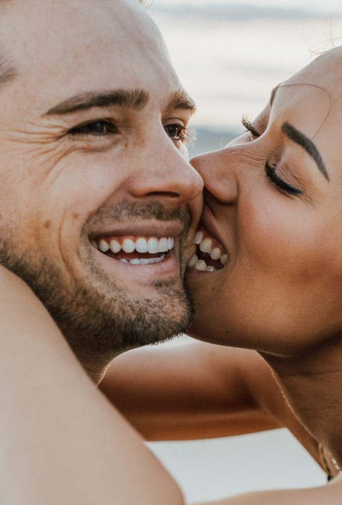 sand dunes couples photoshoot