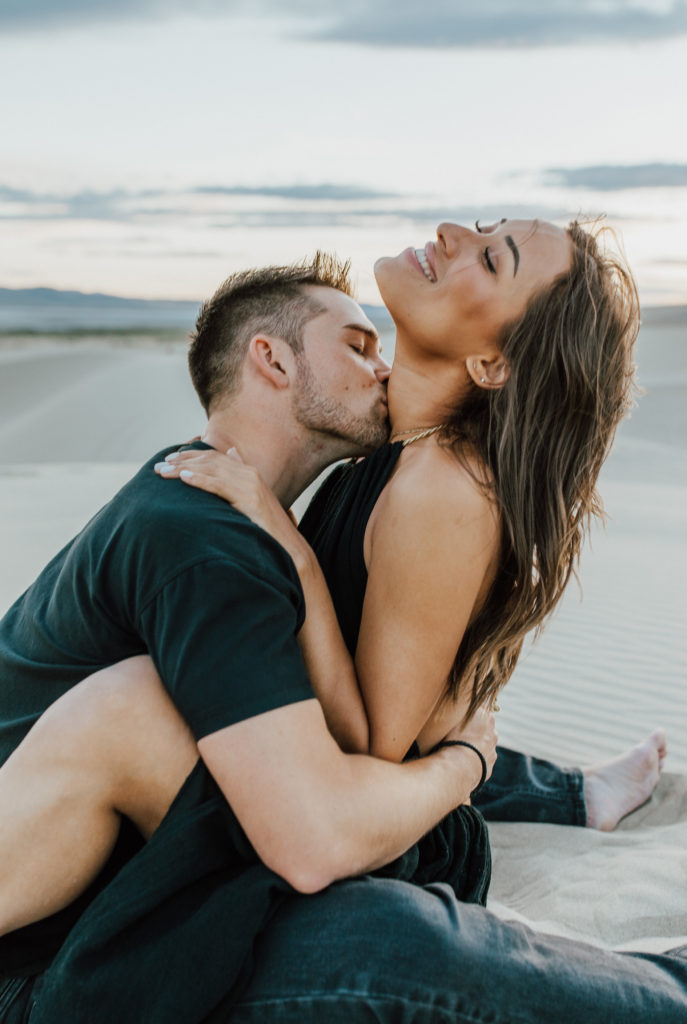 sand dunes couples photoshoot
