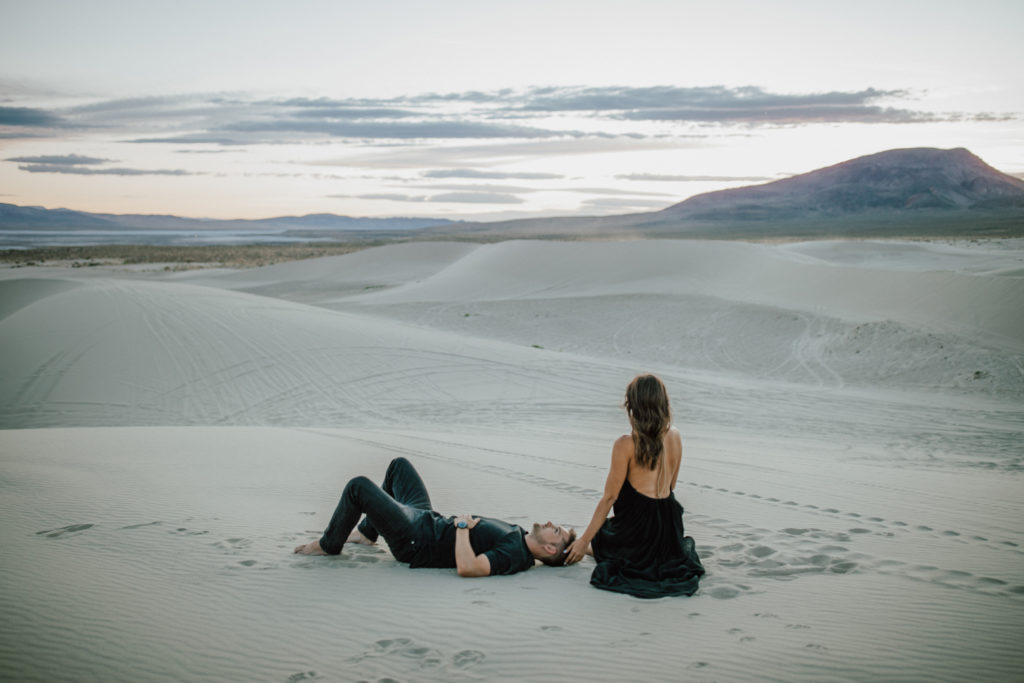 sand dunes couples photoshoot