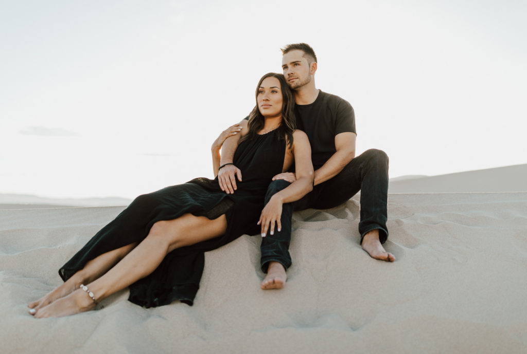 sand dunes couples photoshoot