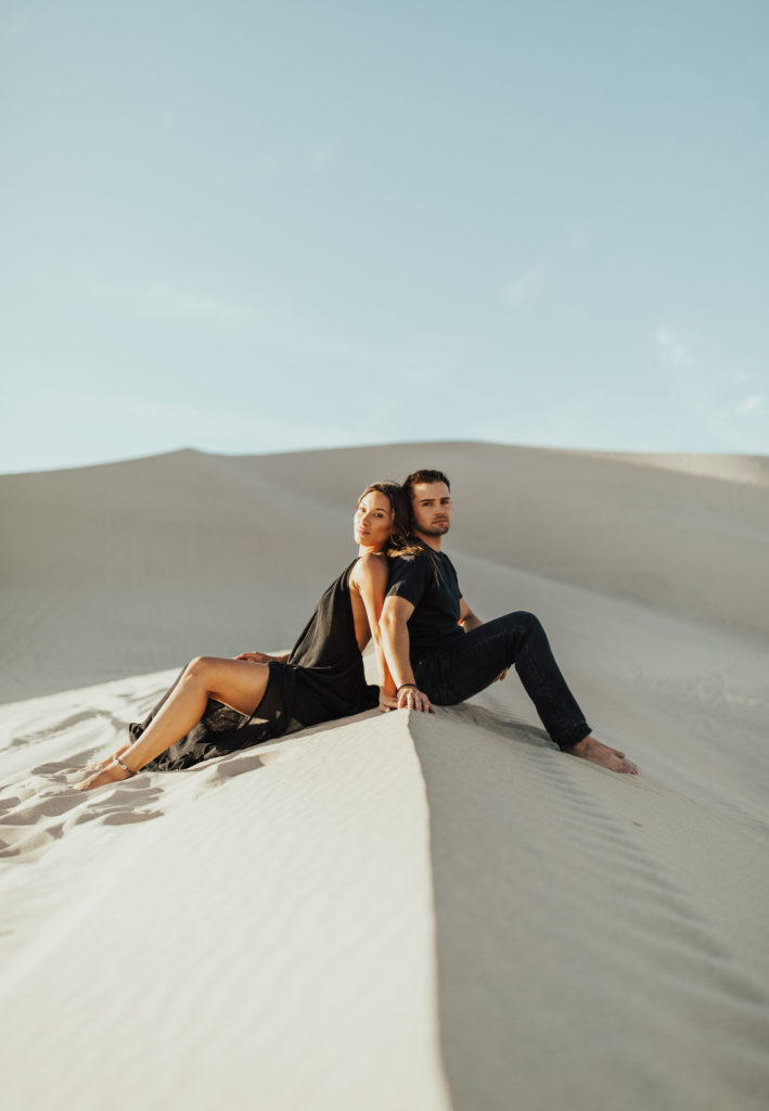 sand dunes couples photoshoot