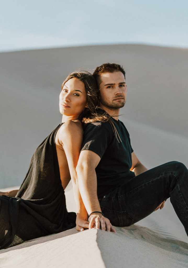 sand dunes couples photoshoot