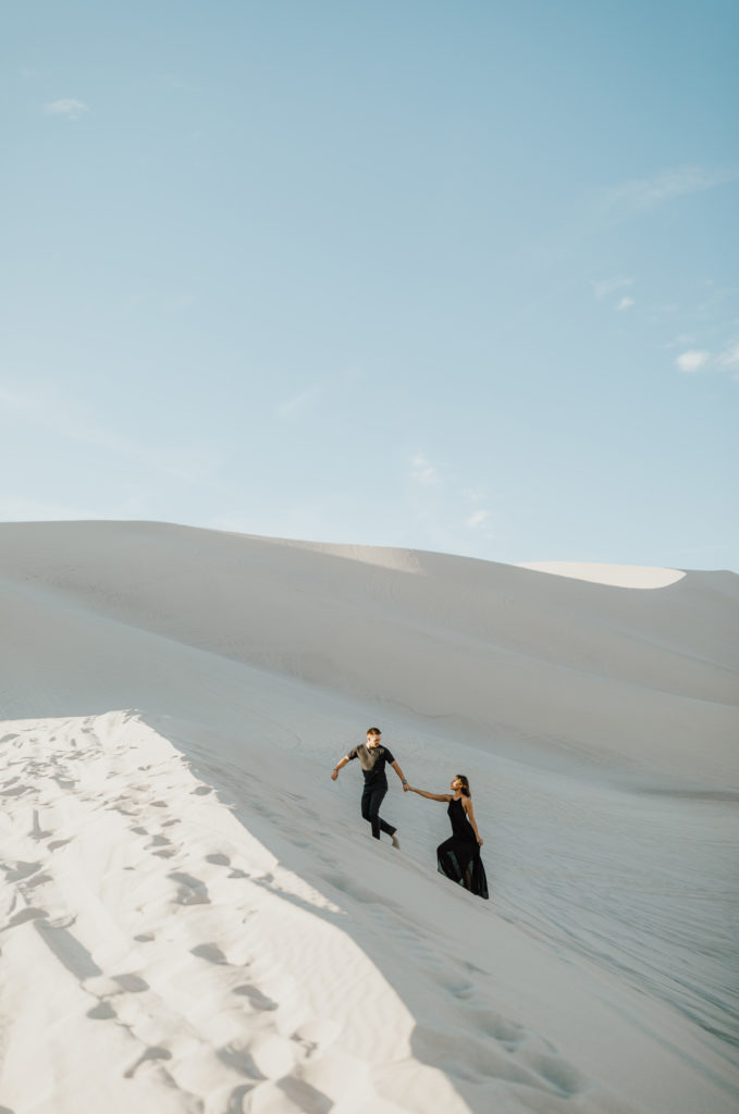 sand dunes couples photoshoot