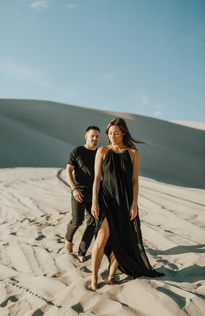 sand dunes couples photoshoot