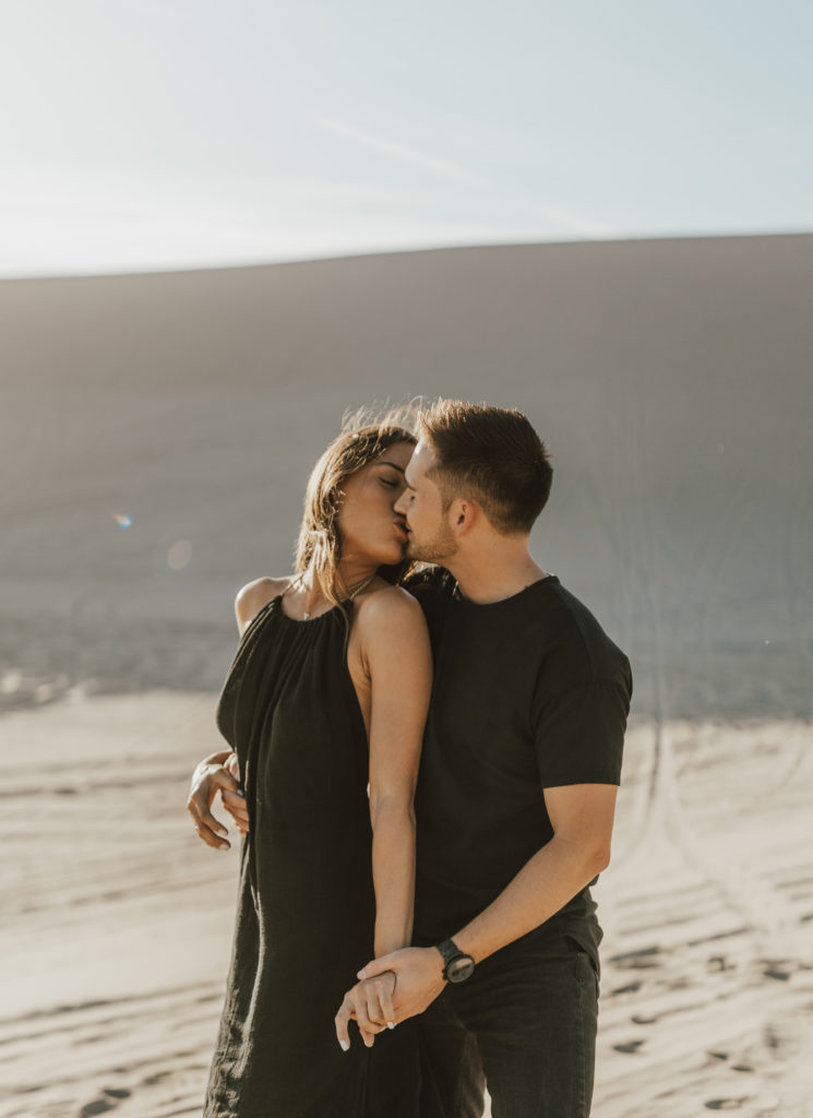 sand dunes couples photoshoot