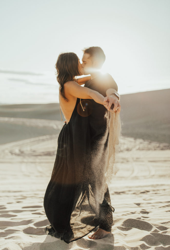 sand dunes couples photoshoot