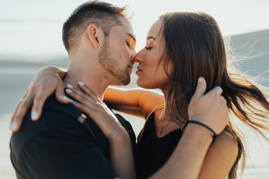 sand dunes couples photoshoot