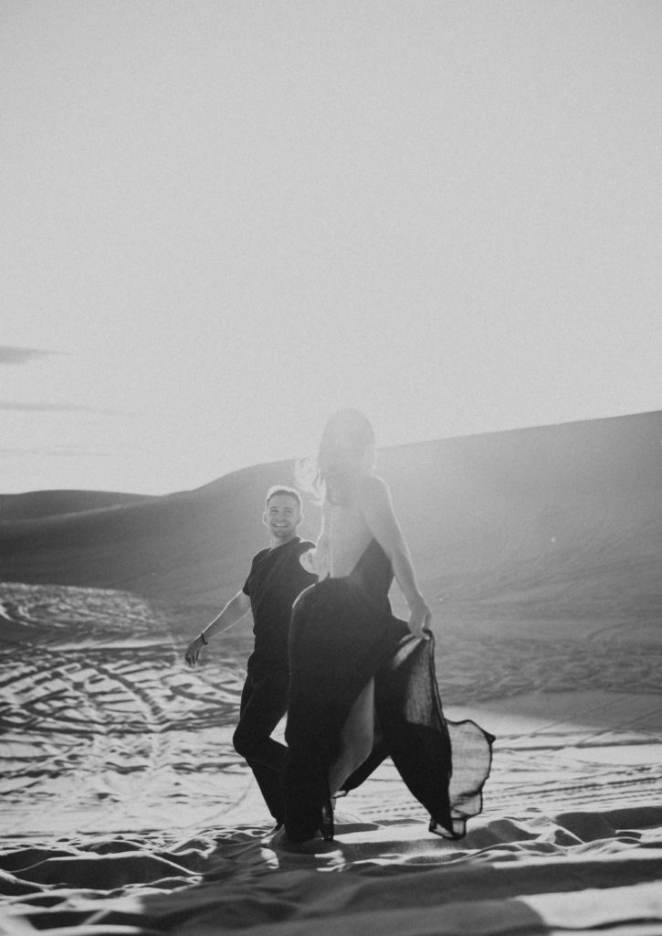 sand dunes couples photoshoot